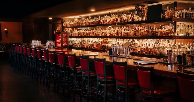 9 Best Bars Open for Thanksgiving San Antonio – 2023